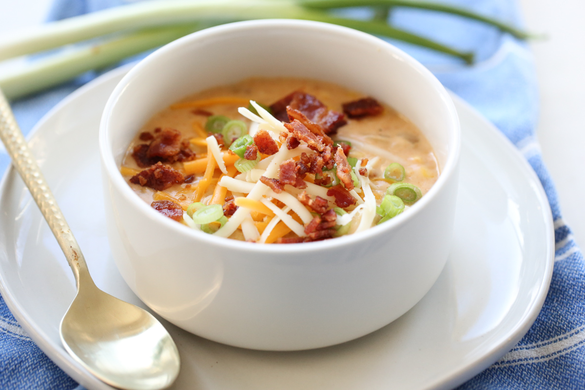 Best Creamy Corn Chowder: Easy Recipe with Bacon & Potatoes